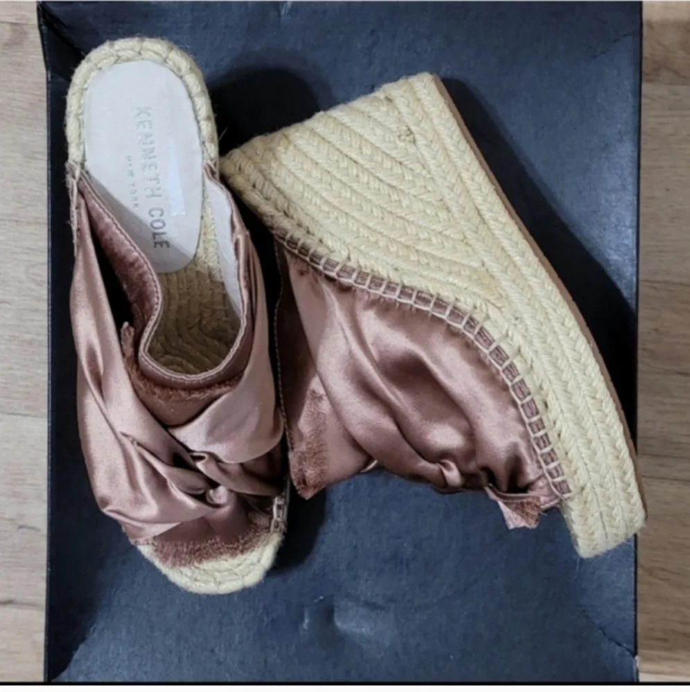 Kenneth Cole New York Odelle 2 Espadrille Wedge Sandals Blush Satin Size 6 NWT